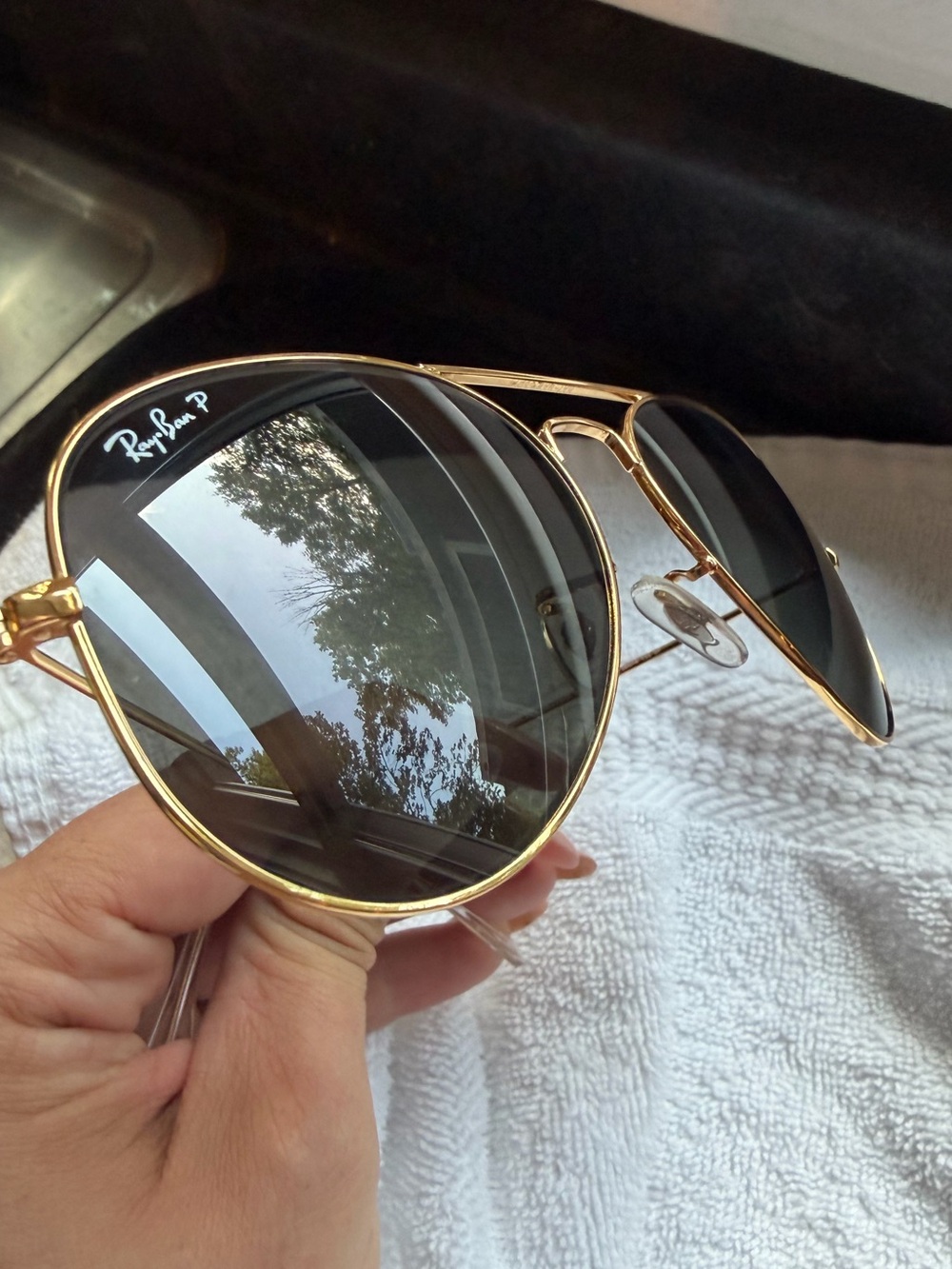Ray-Ban Aviator Classic Polarized Sunglasses - Gold Frame with Green Lenses - Picture 4 of 11